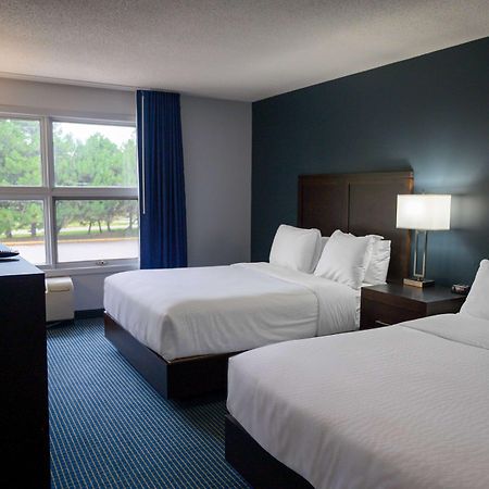 Days Inn By Wyndham Sarnia Harbourfront Bagian luar foto