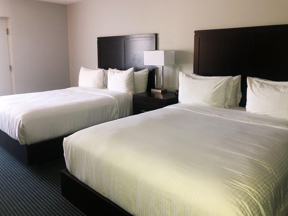 Days Inn By Wyndham Sarnia Harbourfront Bagian luar foto