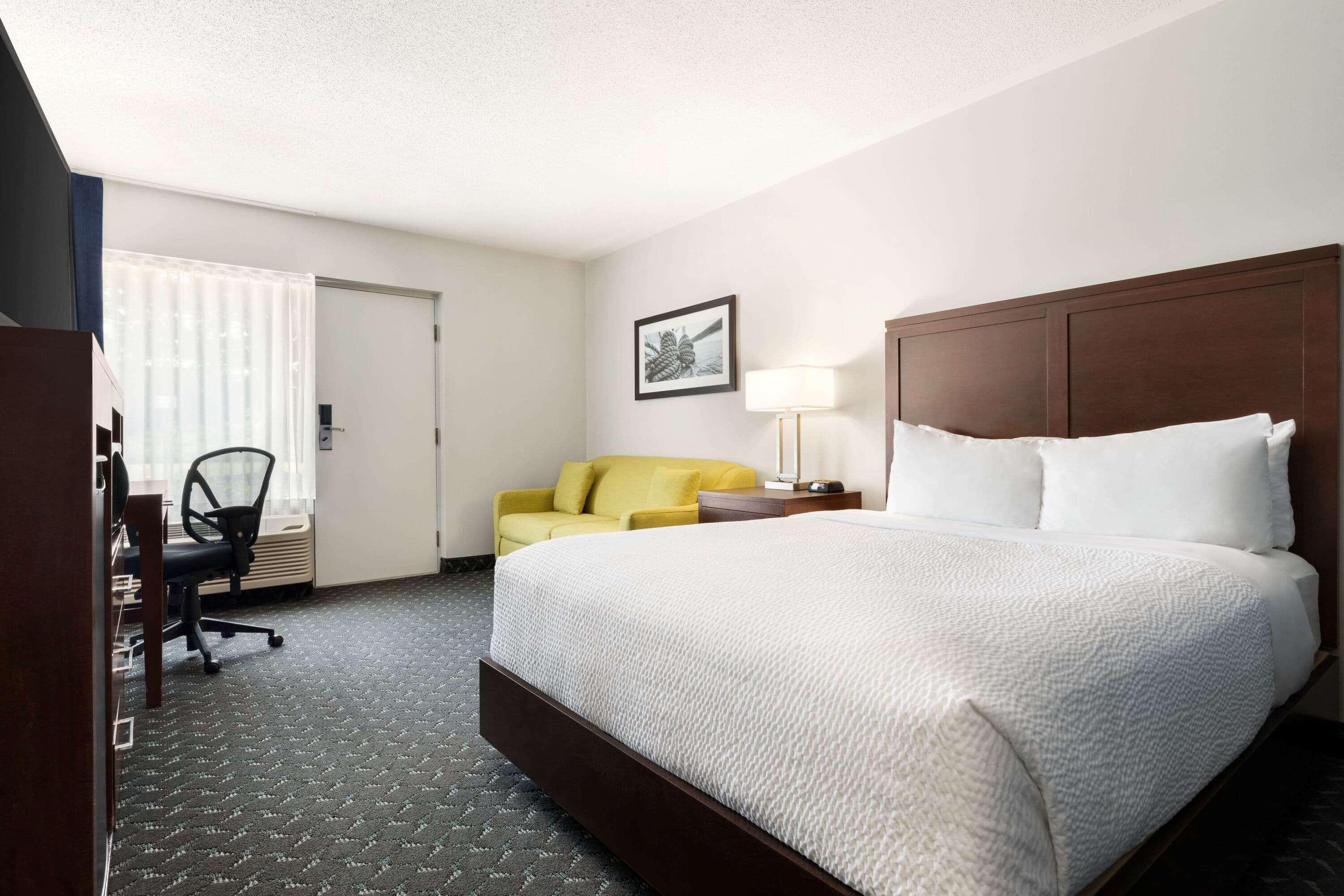 Days Inn By Wyndham Sarnia Harbourfront Bagian luar foto