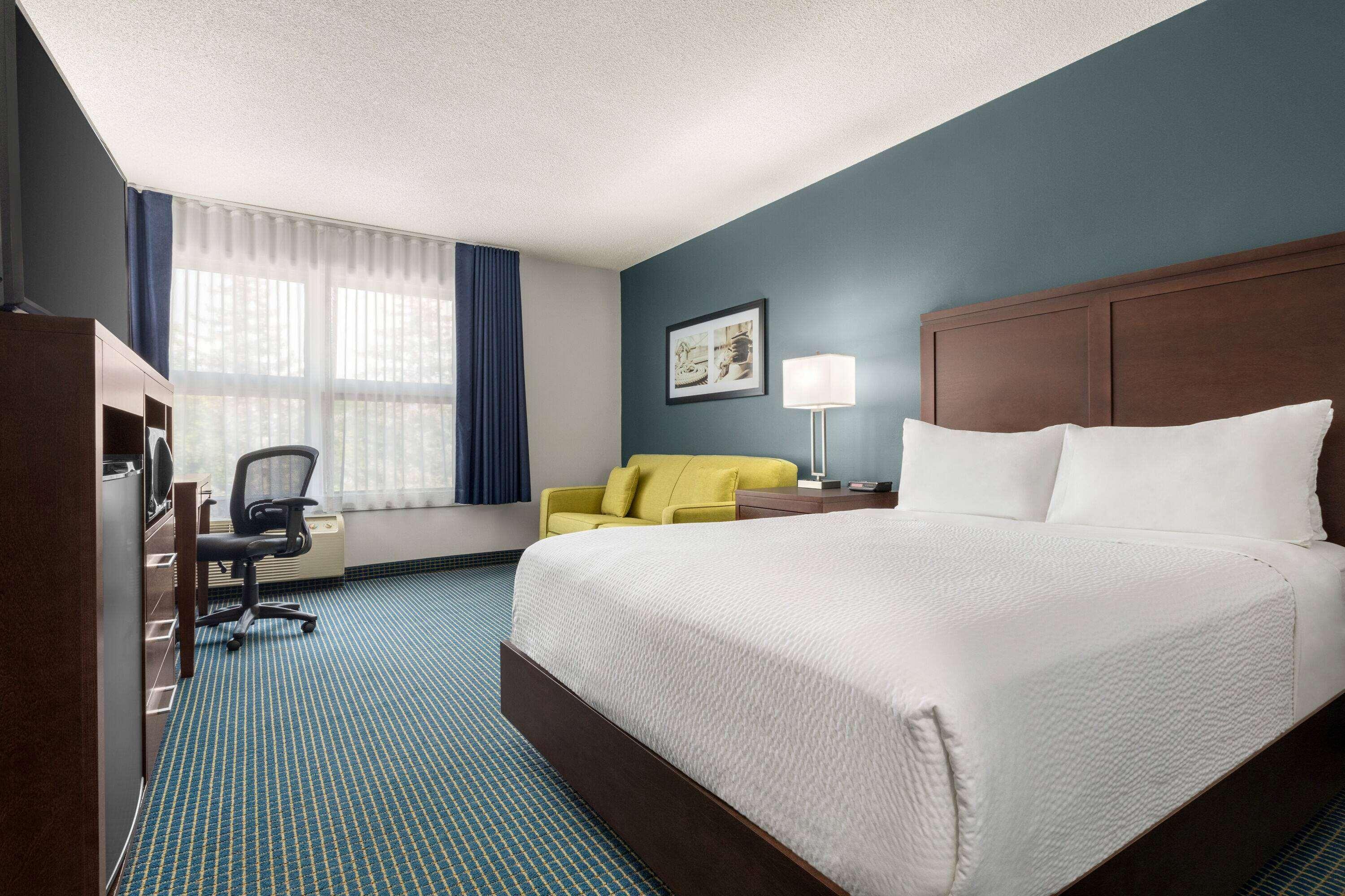 Days Inn By Wyndham Sarnia Harbourfront Bagian luar foto