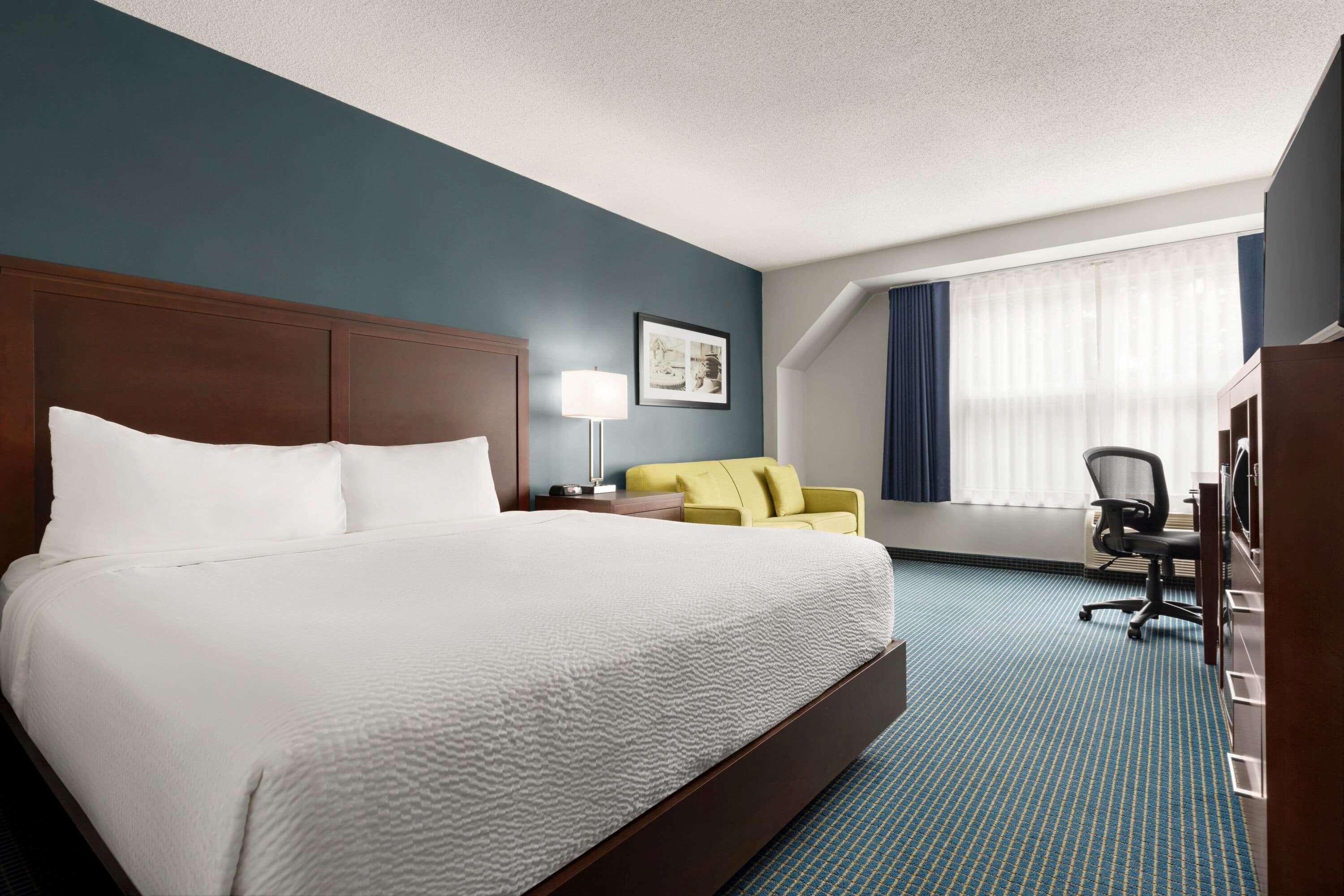 Days Inn By Wyndham Sarnia Harbourfront Bagian luar foto