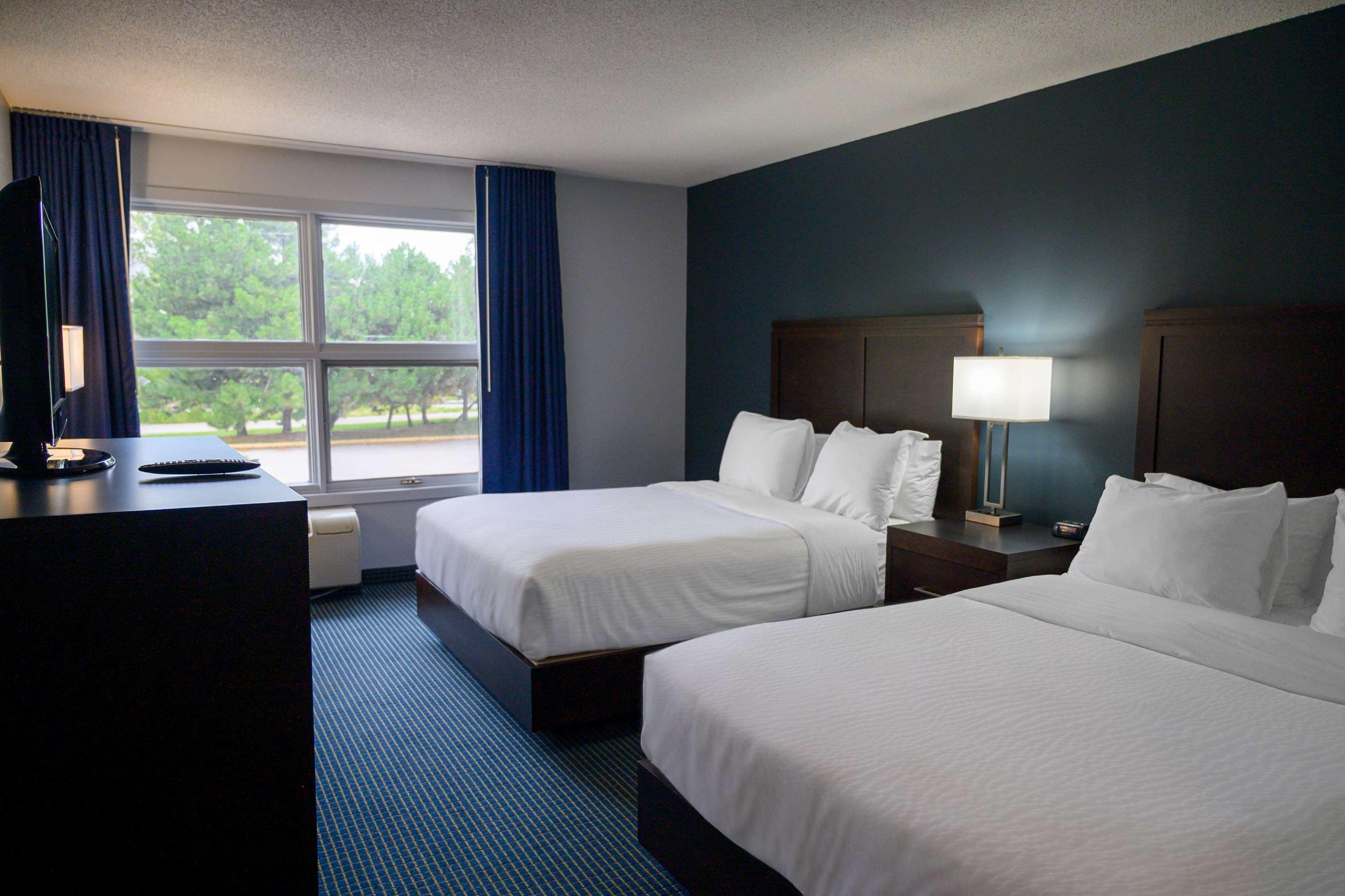 Days Inn By Wyndham Sarnia Harbourfront Bagian luar foto