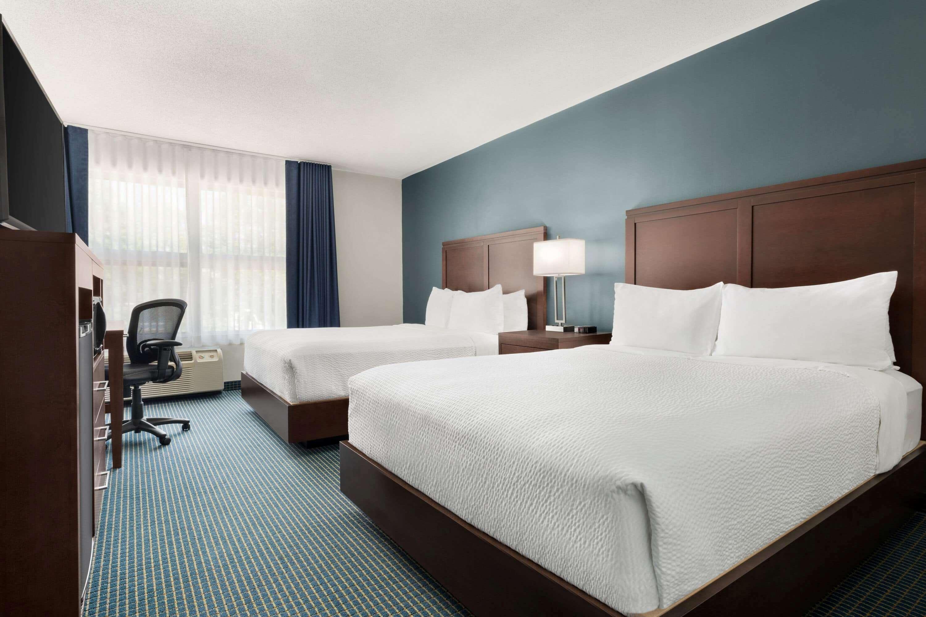 Days Inn By Wyndham Sarnia Harbourfront Bagian luar foto