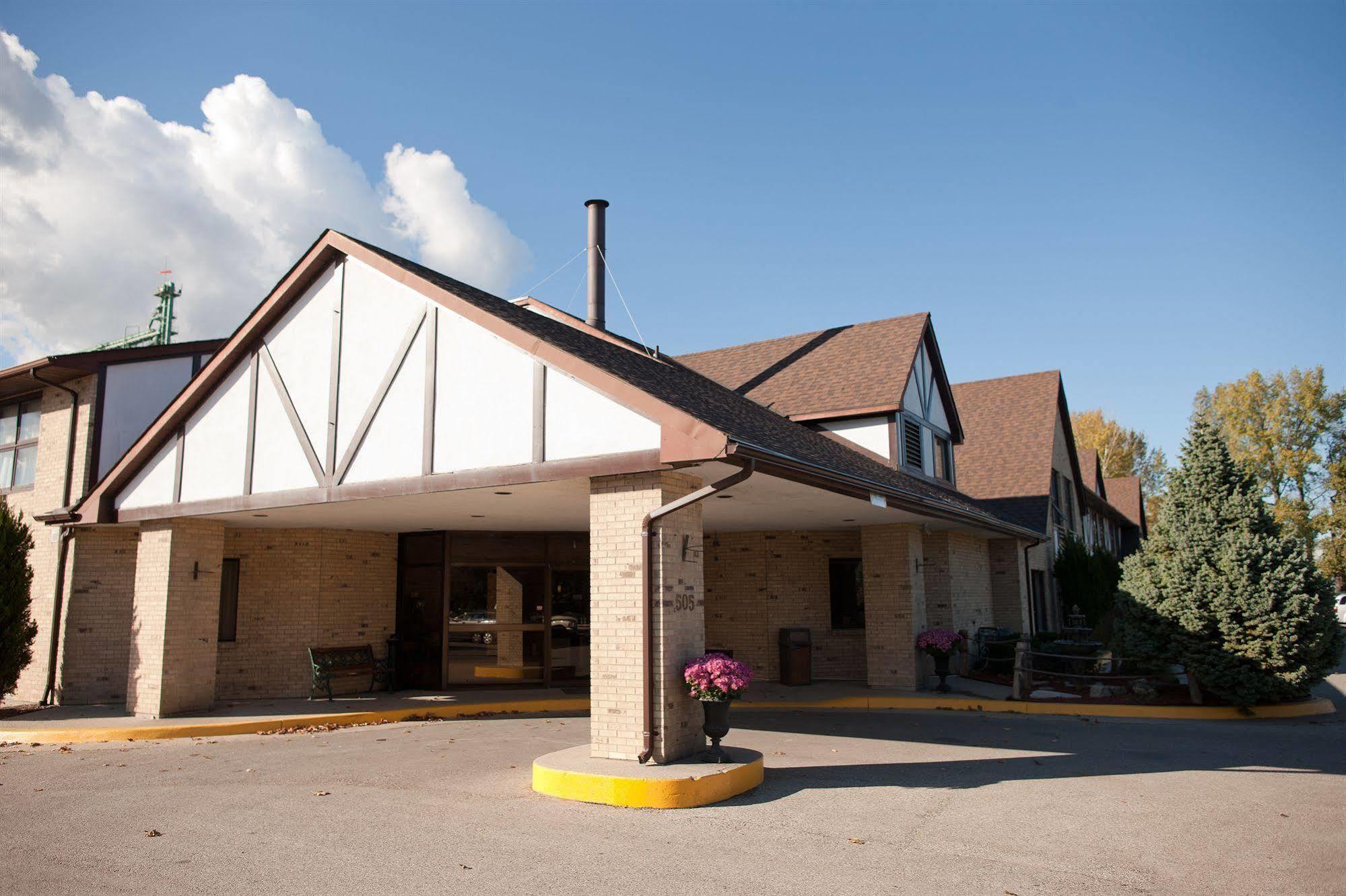 Days Inn By Wyndham Sarnia Harbourfront Bagian luar foto