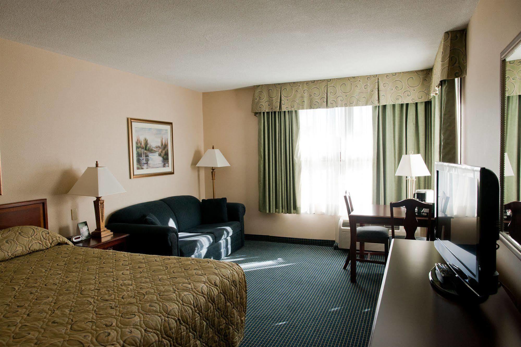 Days Inn By Wyndham Sarnia Harbourfront Bagian luar foto