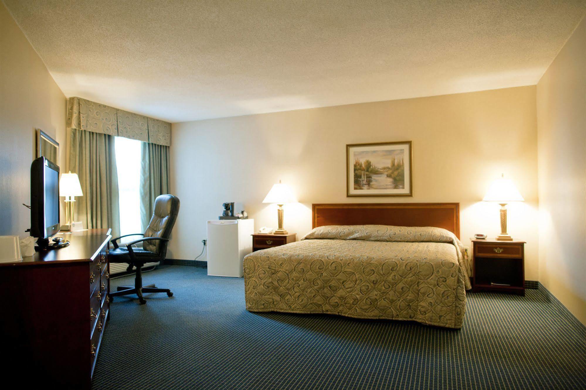 Days Inn By Wyndham Sarnia Harbourfront Bagian luar foto